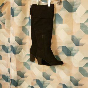 LADIES BOOT - SIZE 11  VELVET